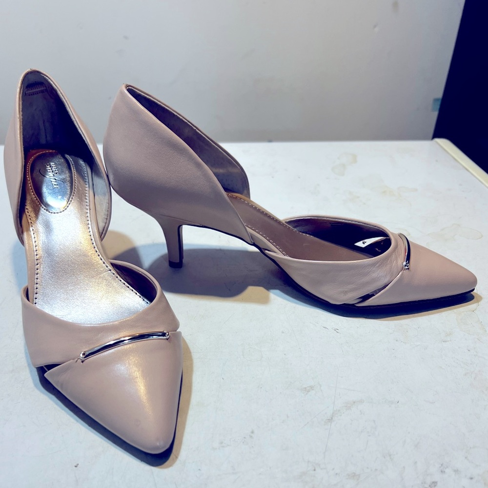 Stylish pointed-toe heel.  Brand new.  8.5 Corrinwht Almondine Alfani shoes